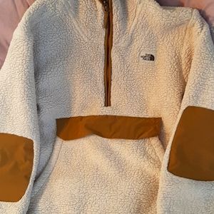 SHERPA Northface Pull Over 🥶